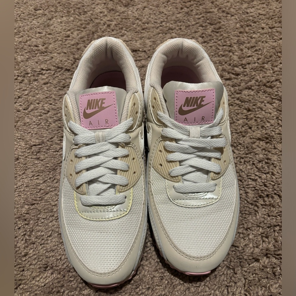 Women’s Nike sneakers